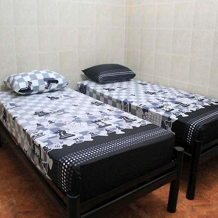 Tri Star Homestay Madiun Exterior photo
